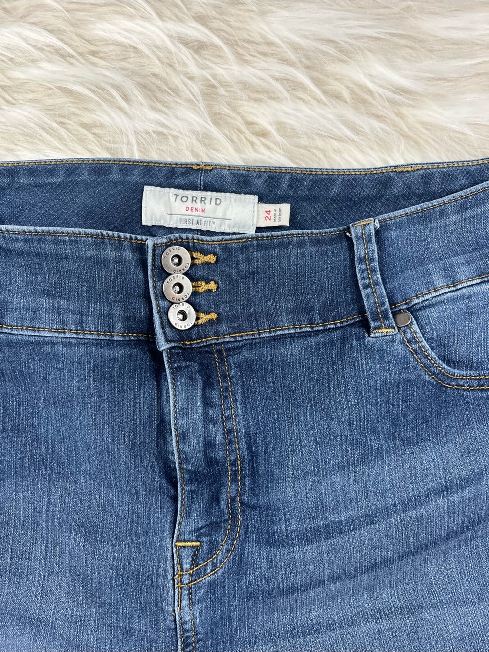 Torrid Jeans Women's Size 24 High Rise Cropped Jegging Medium Wash - Picture 2 of 5